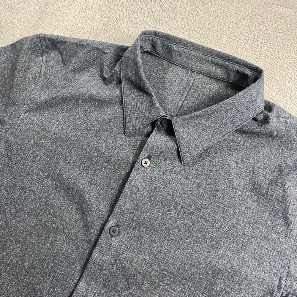 Lululemon Airing Easy Short Sleeve Button Down Shirt Heathered Black Dark Grey M